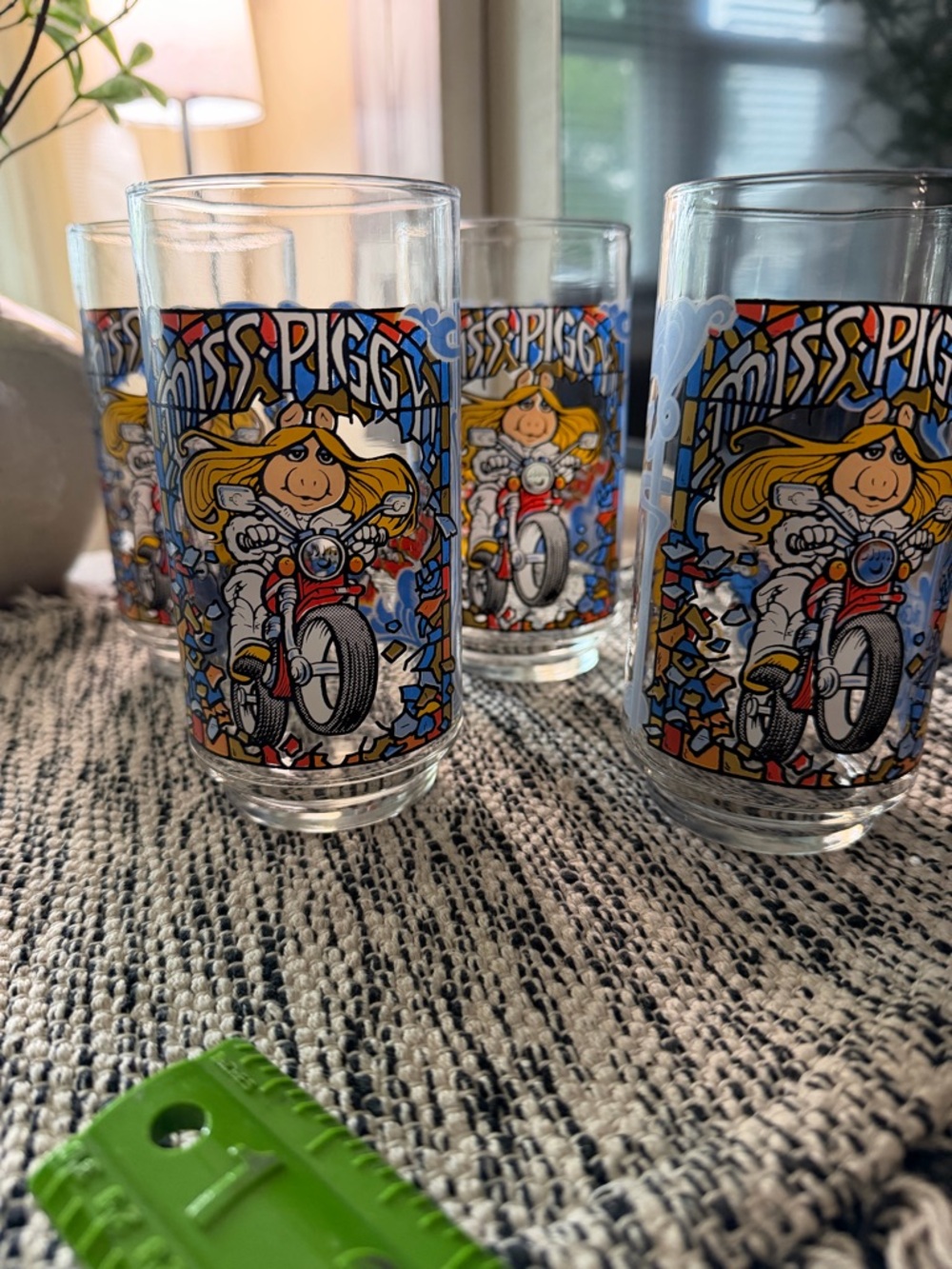 Miss Piggy Vintage Style Drinking Glasses - Set of 4 - Colorful Graphics